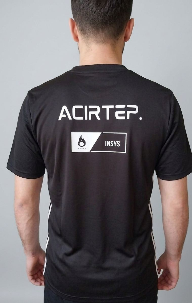 Costas da camisola 5M adidas com nome personalizado